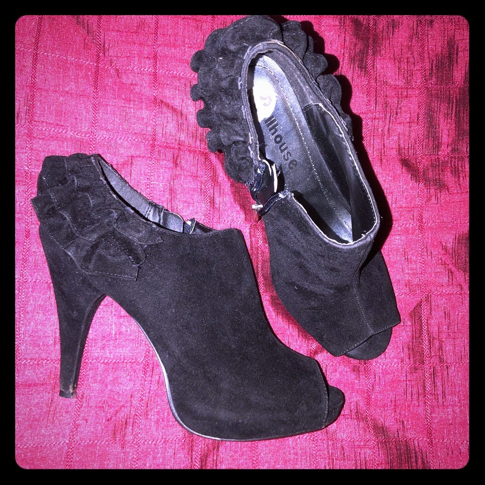 Dollhouse Black Ruffle Booties 6.5